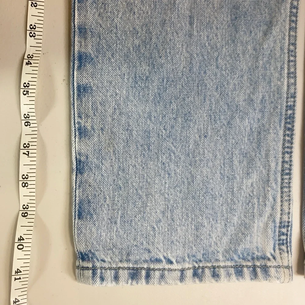Levi’s Distressed Straight Leg Jeans Women’s Size 26‎ Medium Wash Flap Pocket